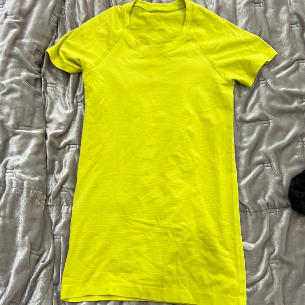 Lululemon Swiftly Tech - size 4